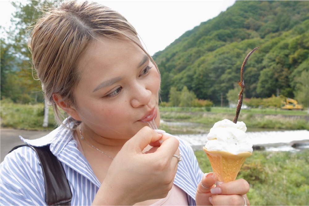 After a short hike, it's snack time!