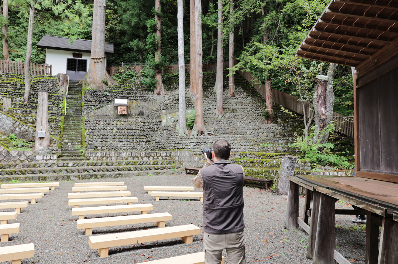 Visiting the Hinoemata Kabuki stage.